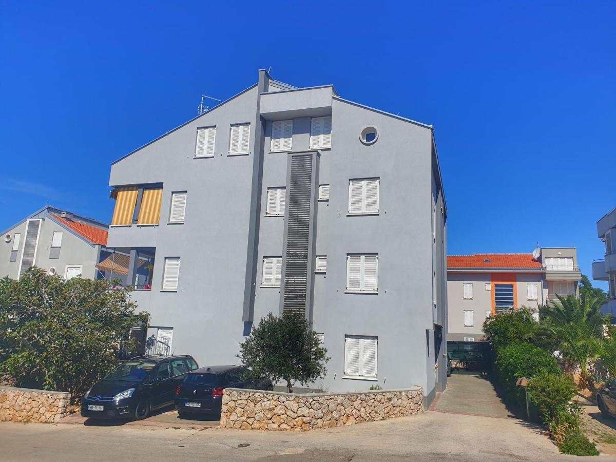 Deluxe Novalja Exterior foto